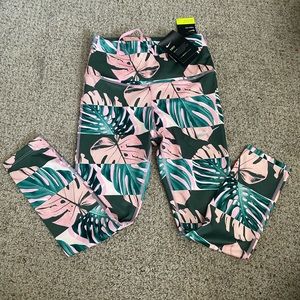 NWT! Nike Leaf Tropical Print crop Leggings S